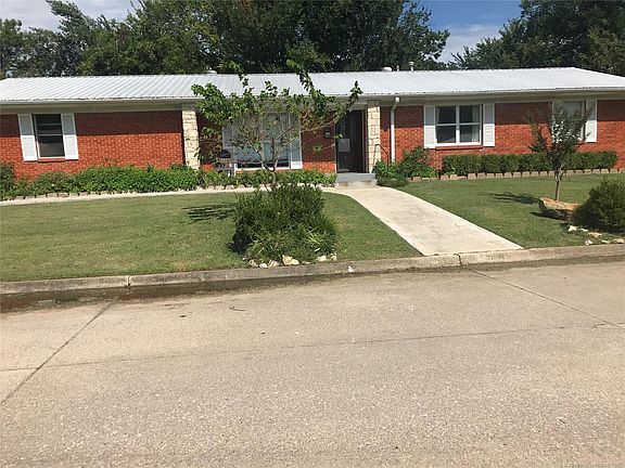 5th image of 940 N Linda Ave