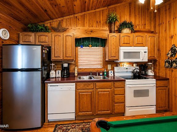 3rd image of 1540 Bears Den Way
