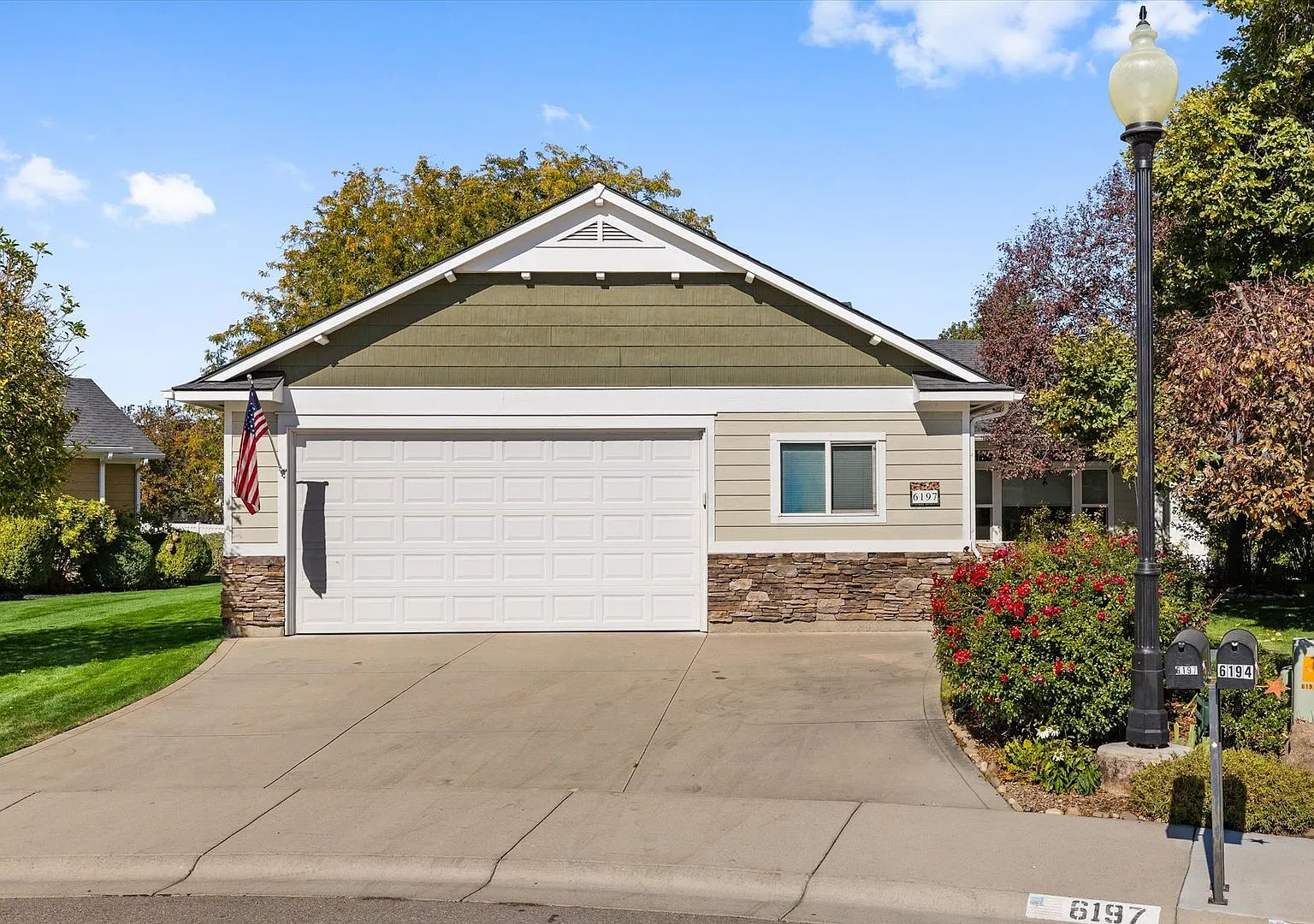 Charming 3-Bedroom Home in a Desirable Garden City Location! — Photo 1