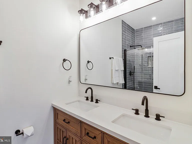 29 N St NW #2 — Photo 16