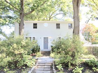 2 Ash St, Amesbury, MA 01913