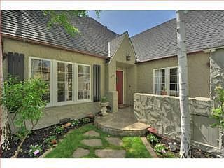 3rd image of 1173 Glenn Ave