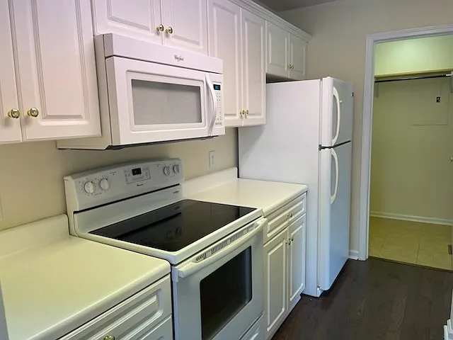 902 Nottingham Dr — Photo 8