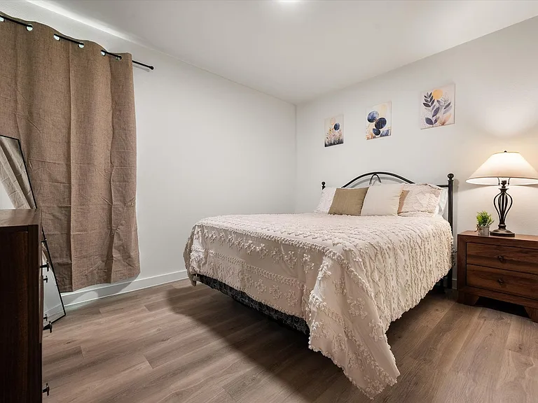 2509 Kenwood Ave — Photo 21
