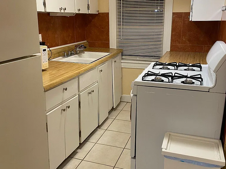 1527 Beach Dr SE #C — Photo 14