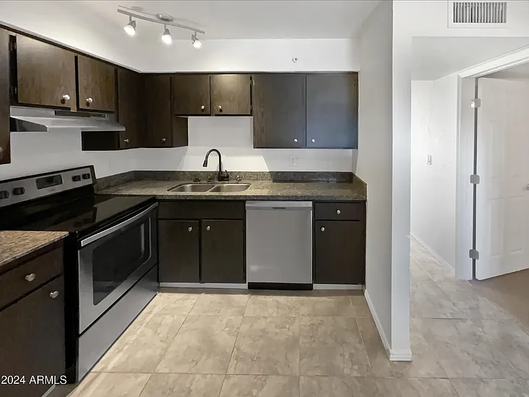 8339 N 59th Dr — Photo 11