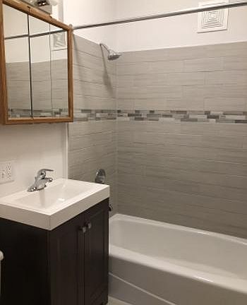 4th image of 2250 W Berteau Ave #1