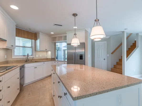 4008 Crayton Rd, Naples, FL 34103