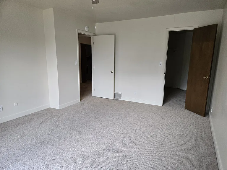 1967 E Parkridge Dr — Photo 13