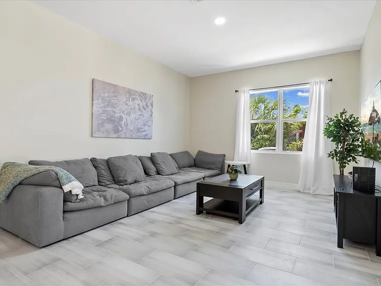 818 Foresteria Dr — Photo 8