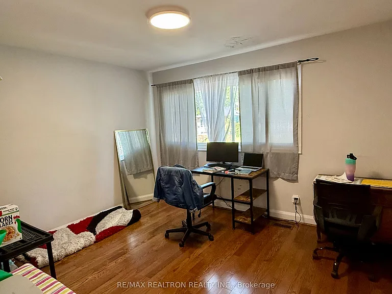 6 Mid Pines Rd #UPPER — Photo 13
