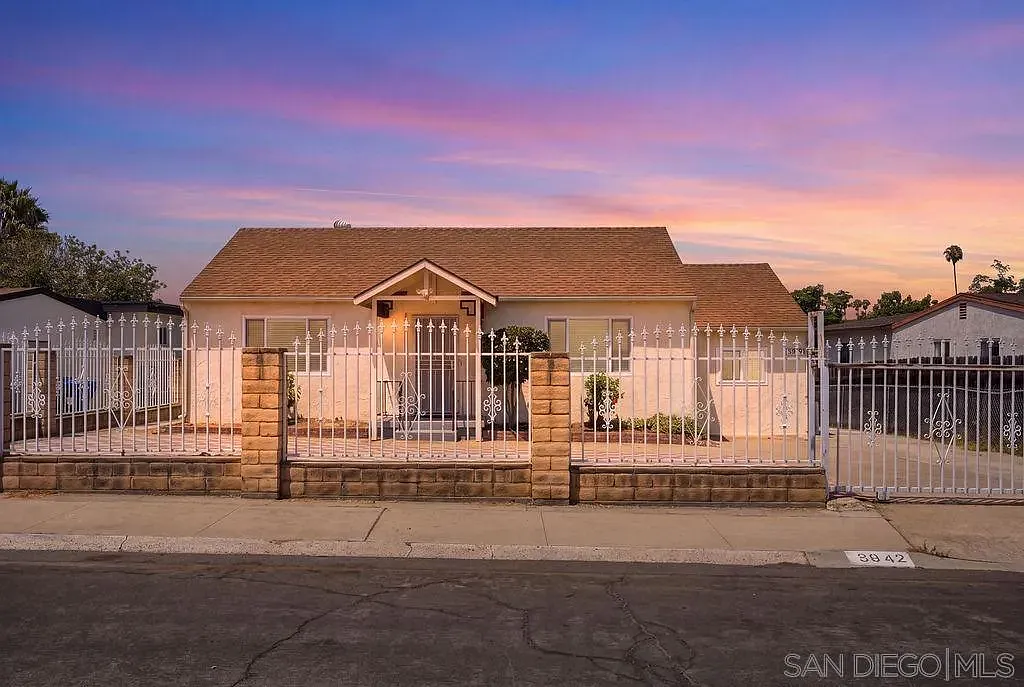 5 bed, 2.0 bath, 2000 sqft, $4,500 — Photo 1
