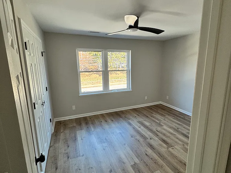 628 E Springfield Rd — Photo 10