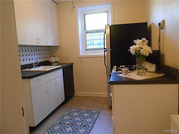 5th image of 1352 Midland Ave APT 3R