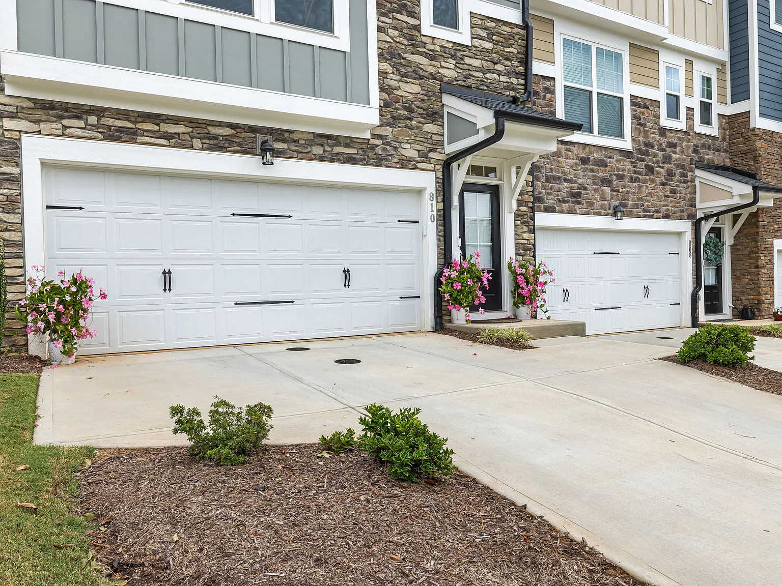 4 bed, 2413 sqft, $3,100 — Photo 4