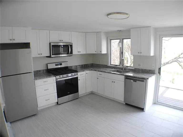 5 Hospital Rd — Photo 11