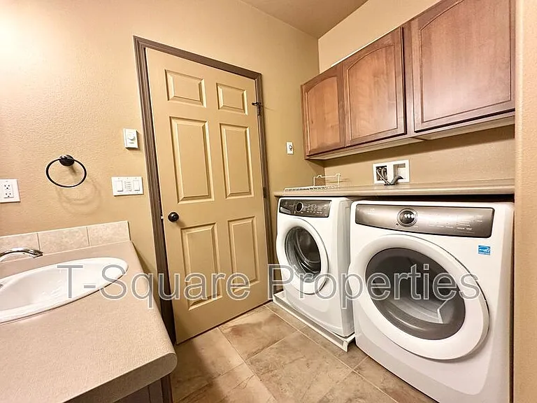 9505 NE 180th St #102 — Photo 8