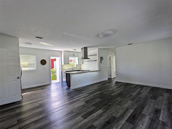 4th image of 16911 N Miami Ave