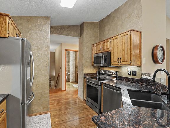 5th image of 1028 NW Irvinedale Dr