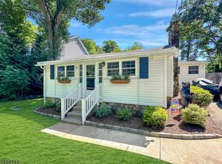 25 E Shore Rd, Lake Hopatcong, NJ 07849