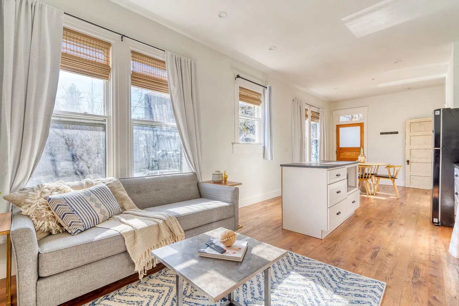 1 bed, 1.0 bath, 592 sqft, $3,147 — Photo 1