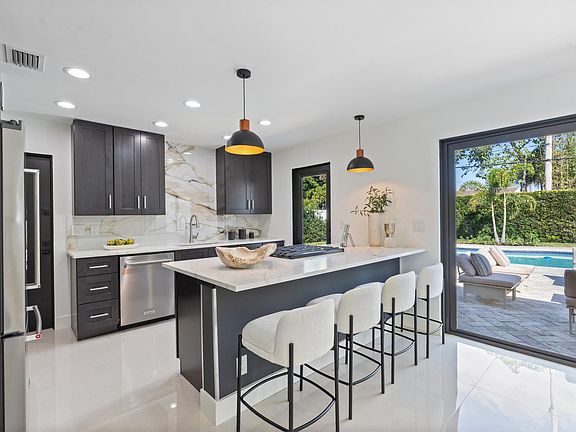4th image of 333 Alhambra Place