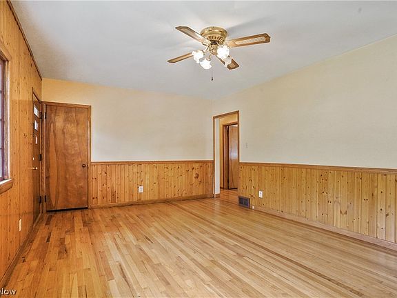 3rd image of 3320 Wilson St