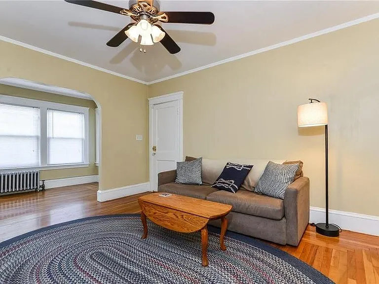 17 Pembroke Ave #2 — Photo 2