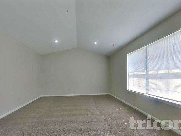 3rd image of 4002 Caddy Way