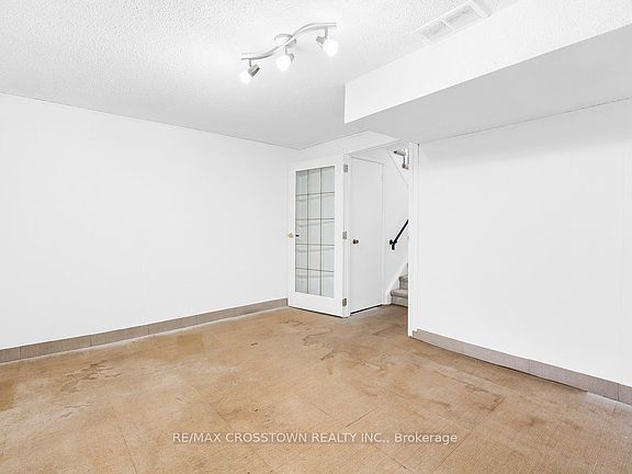 4th image of 627 Rathburn Rd #20