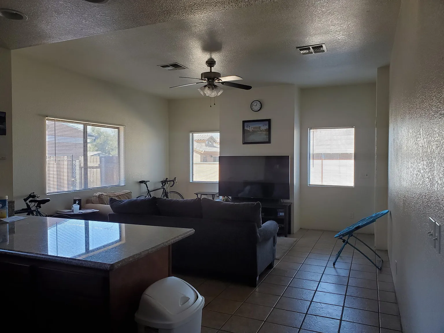 8 bed, 3000 sqft, $5,720 — Photo 3