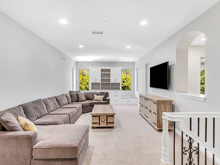 Upstairs loft, a perfect flexible space