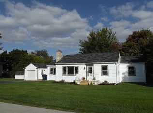 62 Darlyn Dr, Bowling Green, OH 43402