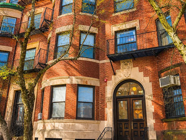 871 Beacon St #1B — Photo 2