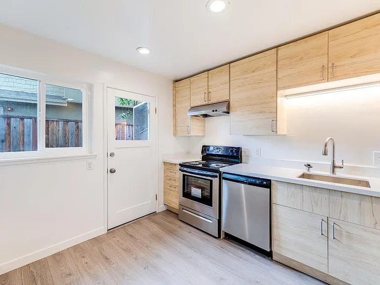 1382 Valota Rd — Photo 9