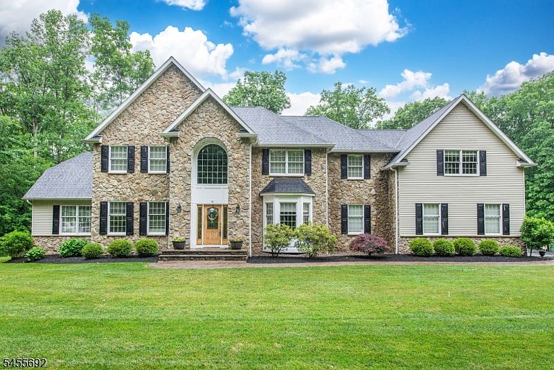 1st image of 18 Stoneybrook Road