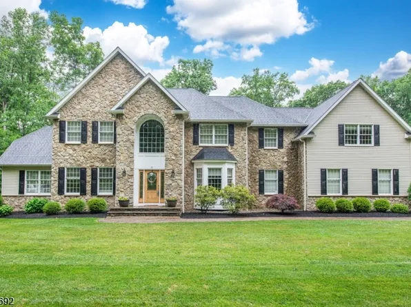 18 Stoneybrook Road, Washington Twp., NJ 07853
