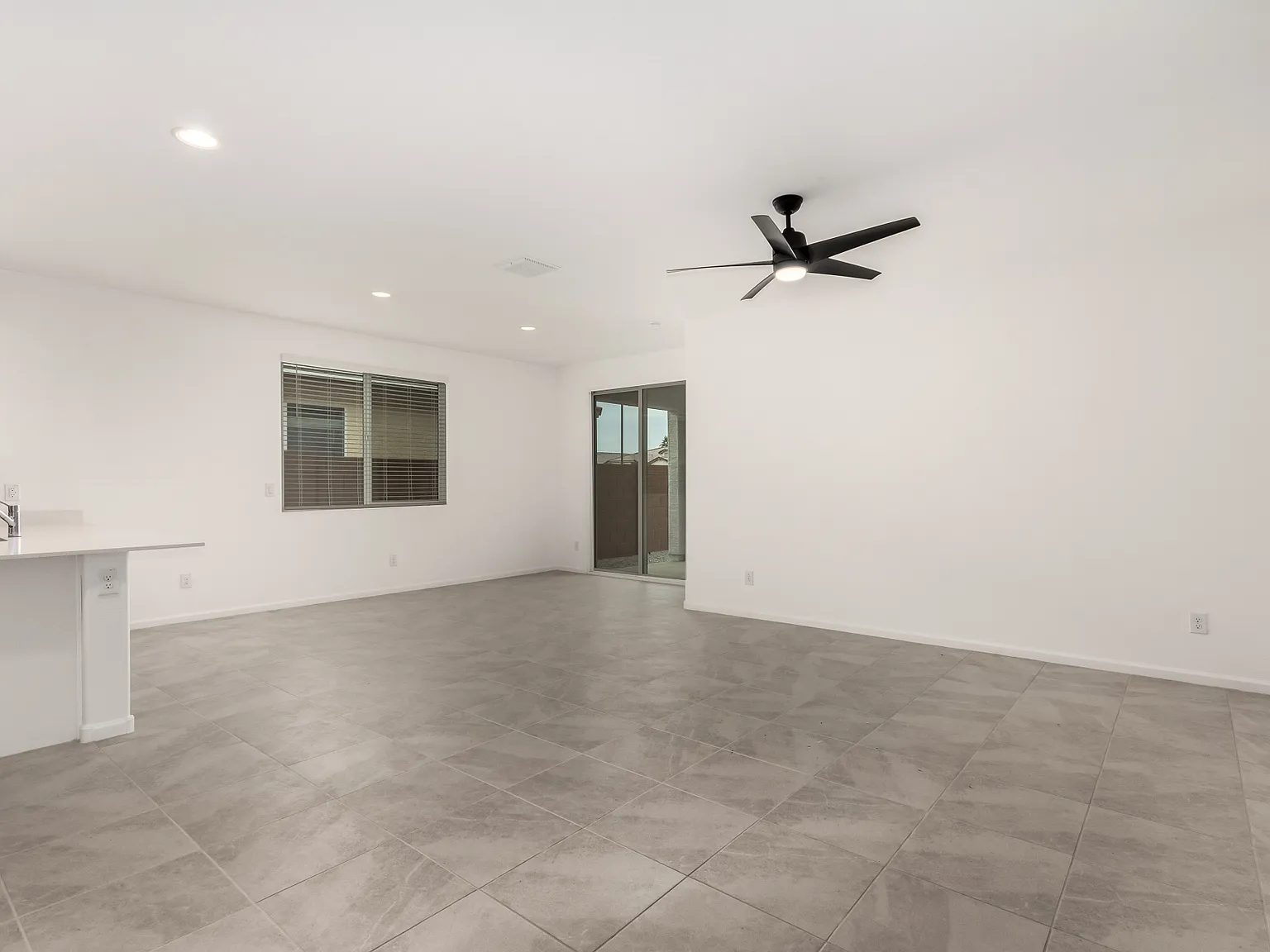 3 bed, 1401 sqft, $2,300 — Photo 2