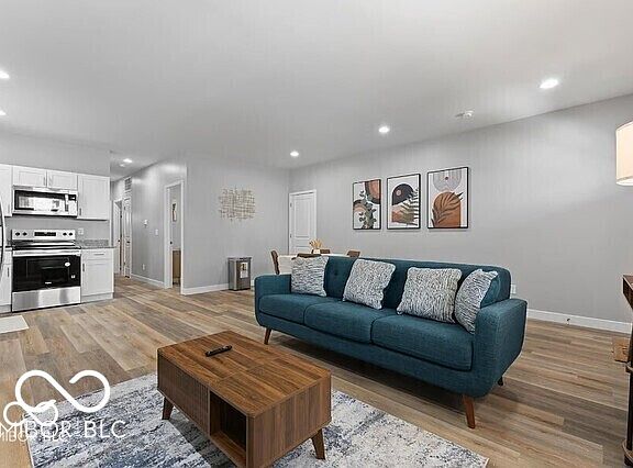 5th image of 4464 Caroline Ave
