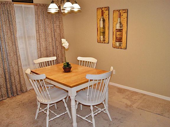 BIG DINING ROOM OFF KITCHEN