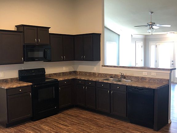 4th image of 38 Fairlane Ct