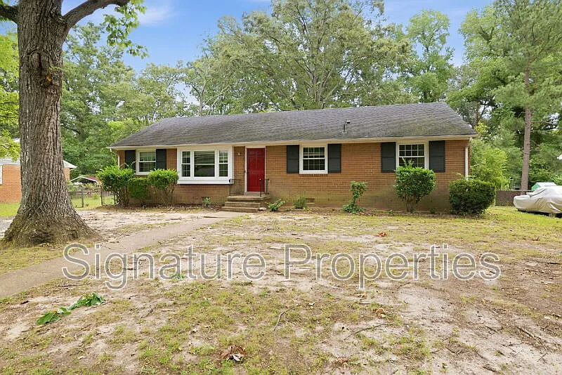 4 bed, 1.5 bath, 1858 sqft, $1,900 — Photo 2