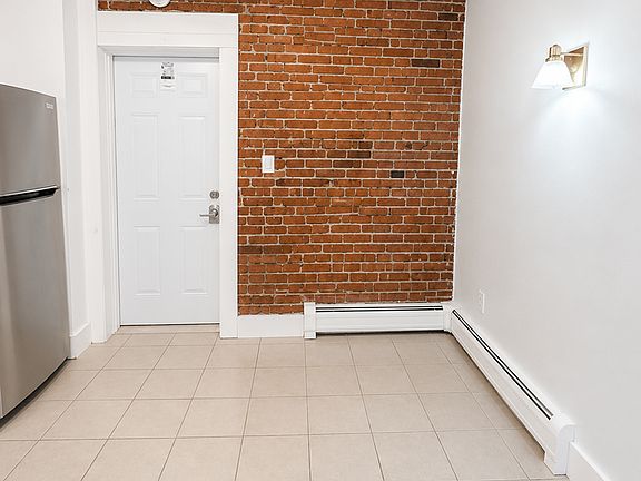 3rd image of 10 Summer St APT 3A