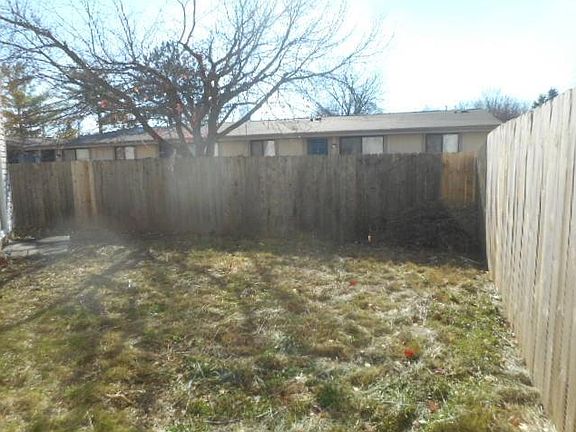 3rd image of 5023 Lewiston Dr