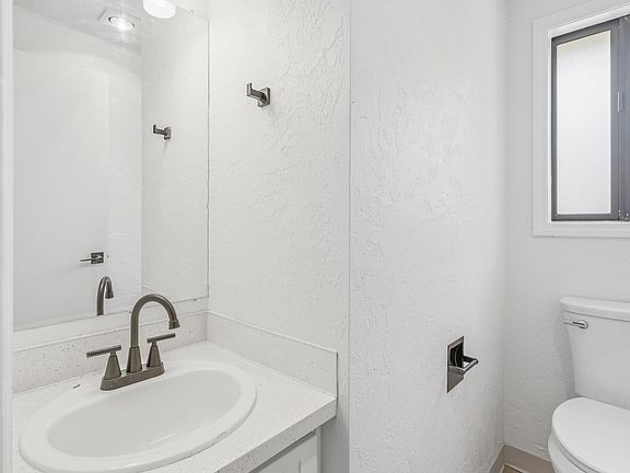 4th image of 190-284 College Dr NW #10