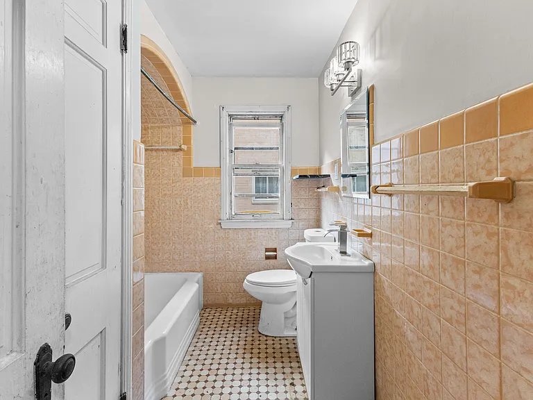 16520 Baylis St #2 — Photo 8