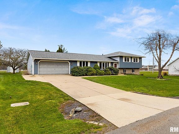 2nd image of 336 Whispering Oaks Dr