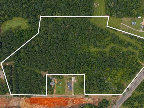 2nd image of 3303 Meadow Ln