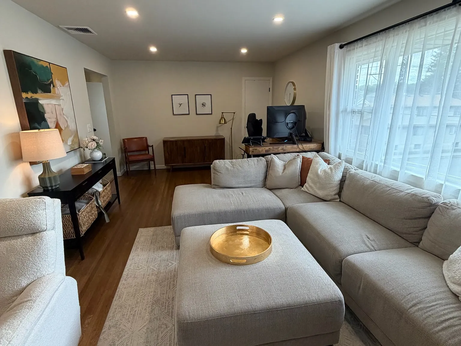2 bed, 1.5 bath, 1100 sqft, $2,700 — Photo 2