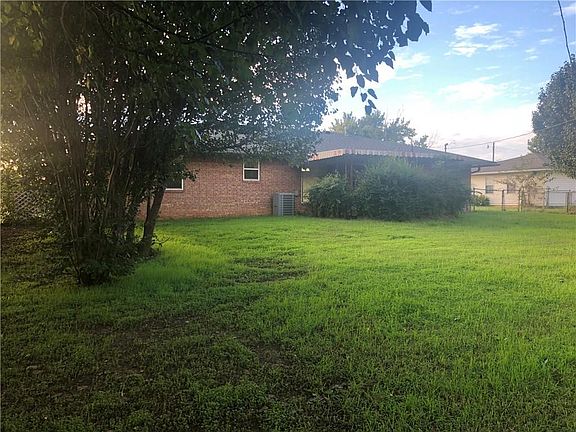 3rd image of 1022 Westlawn Ave
